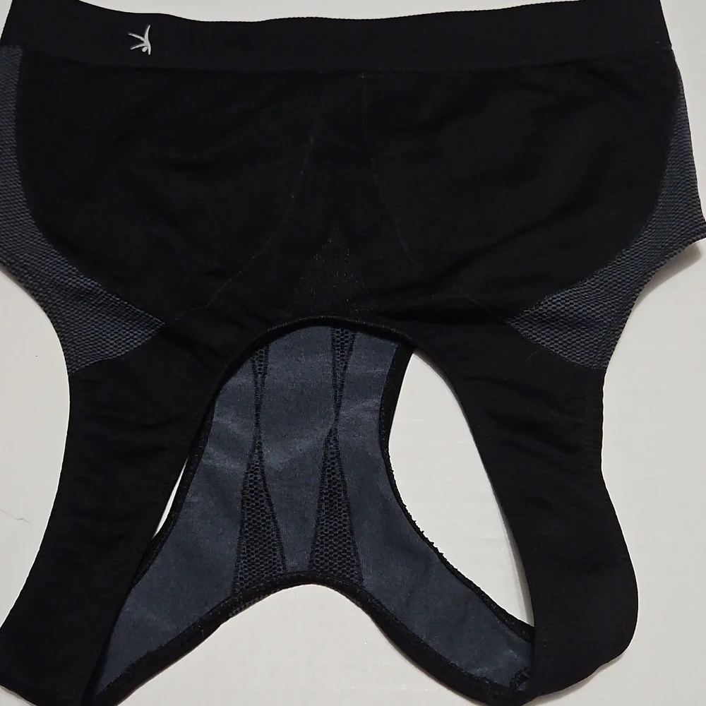 Danskin Now Black and Gray Wireless Padless Pull Over Sports Bra Size M - Picture 8 of 9